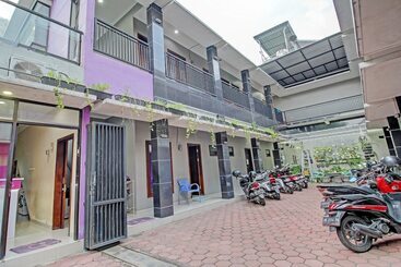 בית מלון כפרי Oyo 91202 Family Guest House Syariah