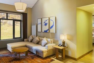 هتل Holiday Inn Changbaishan Suites, An Ihg