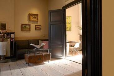 Отель Les Charmes