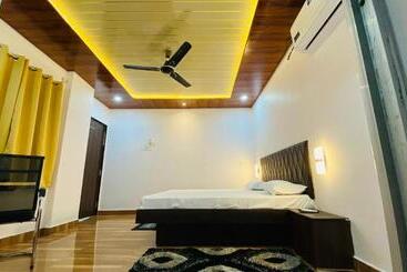 בית מלון כפרי Royal Excellency Inn