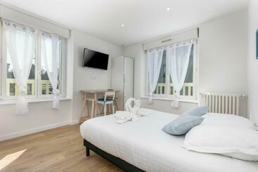 مبيت وإفطار La Recouvrance : Chambre Spacieuse Avec Sdb Privative, Cuisine Et Salon Partagés, Terrasse, Proche F