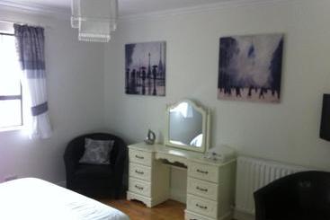 تختخواب و صبحانه Pearse Road Rooms Room Only