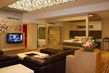 هتل Heavensent Plaza  Zhanjiang