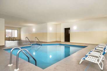 هتل Howard Johnson By Wyndham Appleton