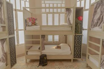 هتل Casa Avelina Boutique Hostel