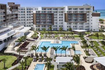 هتل Embassy Suites By Hilton Aruba Beach Resort
