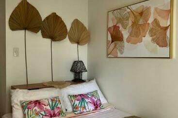 Апарт-отель Brand New! Cozy Insperia Condo With Balcony And Samal Island View Beside Abreeza Mall