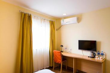 هتل Home Inn Qingdao Sifang Coach Station Xuanhua Road
