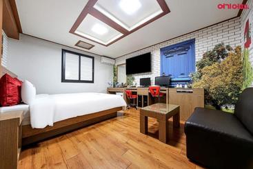 هتل Goodstay World