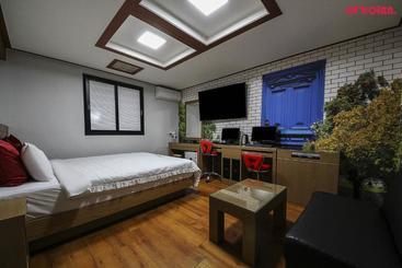 هتل Goodstay World