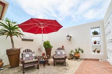 هتل Meikes Guesthouse