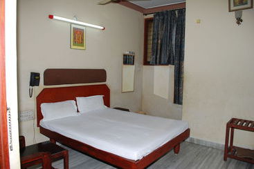 هتل Sri Sai Residency