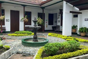 هتل Casa Antigua Buga