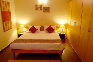 هتل Sterling Suites Langford Town