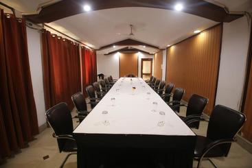 اقامتگاه Mpt Kalchuri Residency, Jabalpur