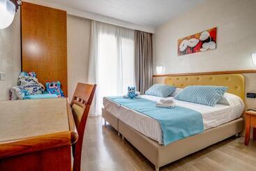 هتل Nicolaus Club La Giurlita