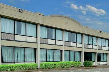 هتل آپارتمان Residence & Conference Centre   Sarnia
