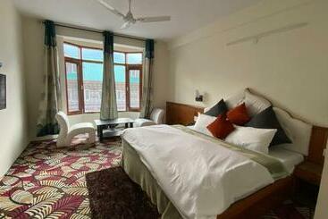 هتل Meadows View, Near Mall Road Manali