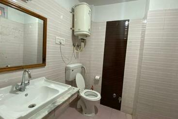 هتل Meadows View, Near Mall Road Manali