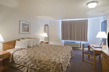 هتل Fort Hays Inn