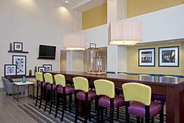 هتل Hampton Inn & Suites Bloomingtonnormal