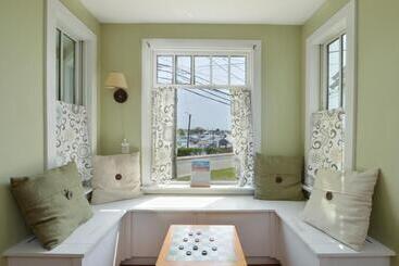 Hi   Hyannis Hostel