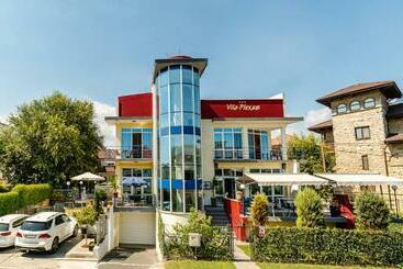 פנסיון Plexus Boutique