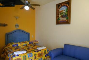 هتل Cactus Inn