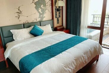 هتل Ramada By Wyndham Wanning Resort