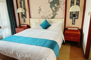 هتل Ramada By Wyndham Wanning Resort