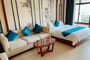 هتل Ramada By Wyndham Wanning Resort