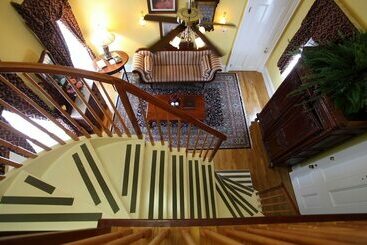 تختخواب و صبحانه The Southern Mansion