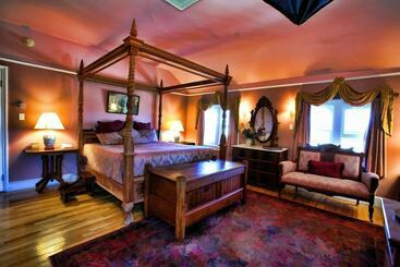 تختخواب و صبحانه The Southern Mansion