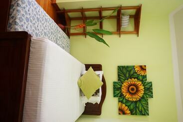 هتل Inn Jimenez