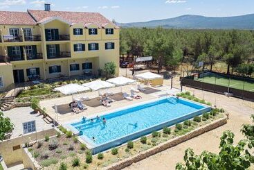 Отель Unique Pool View Room With Breakfast Included