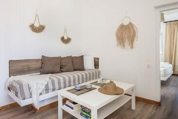 Plakes Sea View Suites