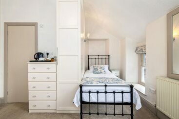 تختخواب و صبحانه 2 Cambridge Villas