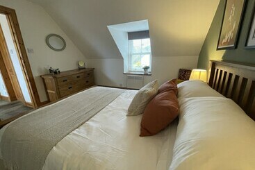 1 Keepers Cottage, Skeabost Bridge, Isle Of Skye