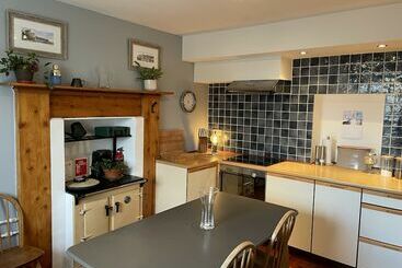 1 Keepers Cottage, Skeabost Bridge, Isle Of Skye