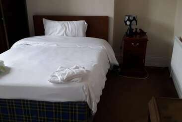 اقامتگاه Grand 4 Bed Quasi Semi House In Manchester