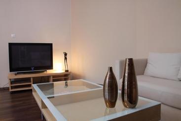 Glam House Apartments