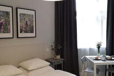 Glam House Apartments