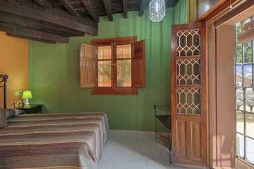 مسافرخانه Apartamentos La Miga