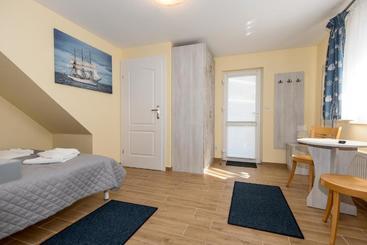 هتل Villa Nautilus