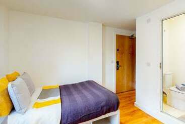 هاستل Rooms & Studios For Students Only Bolton