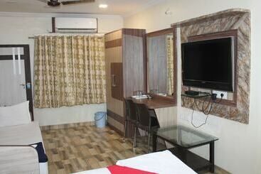 هتل Mukesh Residency