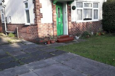 اقامتگاه Homely 4 Bed House In Manchester