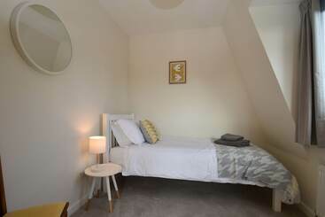 Maytham Cottage