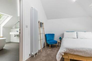 West Sussex Home By The Sea  Great For Goodwood