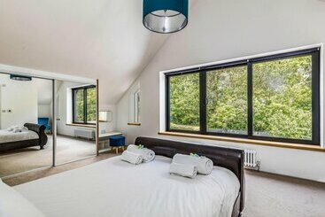 West Sussex Home By The Sea  Great For Goodwood